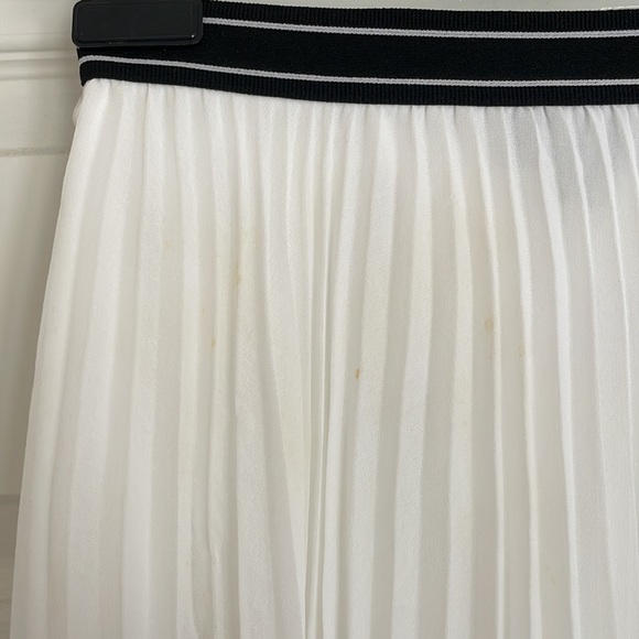 Topshop Pleated Skirt - Picture 2 of 4